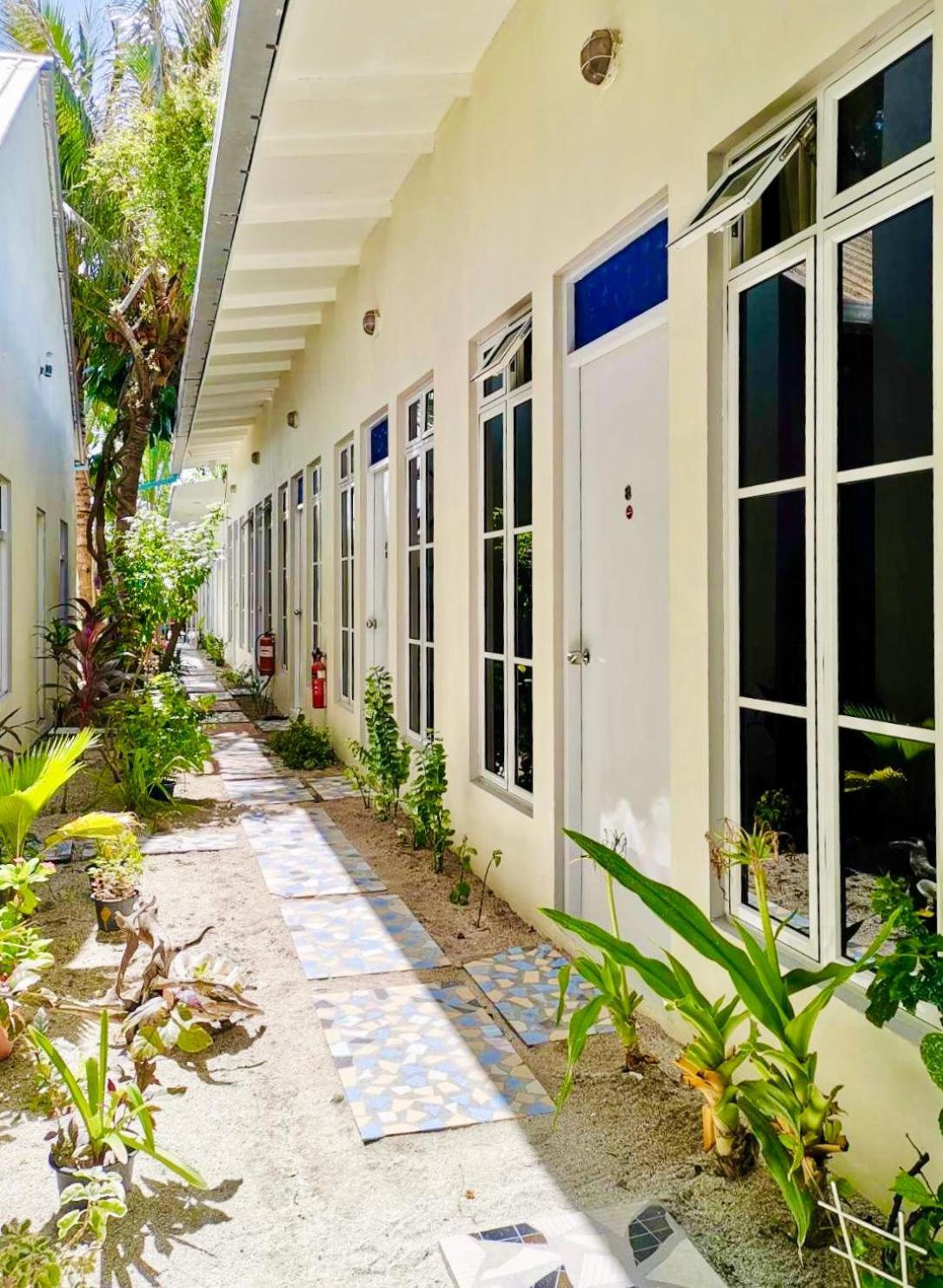 Three Hearts Hotel Fulhadhoo Exterior photo